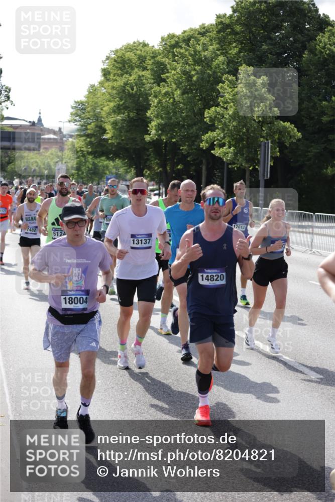 29.06.2025 - hella hamburg halbmarathon Jannik Wohlers http://msf.ph/oto/8204821 29.06.2025 09:48:28 Lombardsbrücke 1042, 1571, 2262, 3547, 4062, 4381, 5003, 5124, 5307, 6993, 7310, 7482, 8002, 8121, 8571, 9643, 10190, 10451, 10738, 11106, 11177, 11423, 12044, 13137, 13372, 13940, 14820, 15161, 15303, 15382, 15744, 16201, 17078, 17612, 18004, 18062, 18259, 18384, 18614, 19004 meine-sportfotos.de