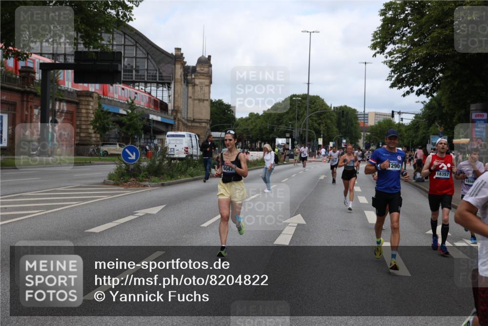 29.06.2025 - hella hamburg halbmarathon Yannick Fuchs http://msf.ph/oto/8204822 29.06.2025 10:32:12 20KM 1290, 1505, 2196, 2404, 3790, 5042, 5791, 5923, 6047, 6458, 9017, 9944, 10190, 10451, 10922, 11106, 11423, 12739, 12900, 13148, 13372, 15410, 16992, 17137, 18103, 18159, 18193, 18216, 18357, 18986 meine-sportfotos.de