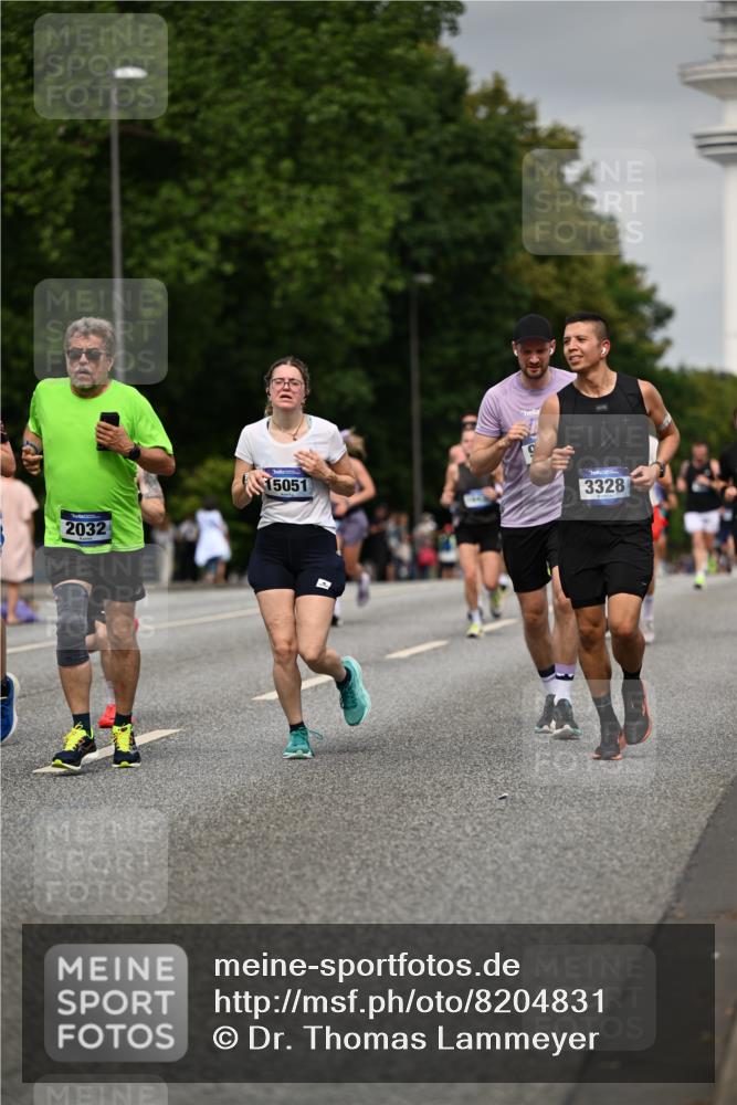 29.06.2025 - hella hamburg halbmarathon Dr. Thomas Lammeyer http://msf.ph/oto/8204831 29.06.2025 10:11:59 Kennedybrücke 1079, 1173, 1427, 1893, 2032, 2136, 3328, 3922, 3929, 4228, 5899, 6196, 7019, 7476, 7760, 9338 meine-sportfotos.de