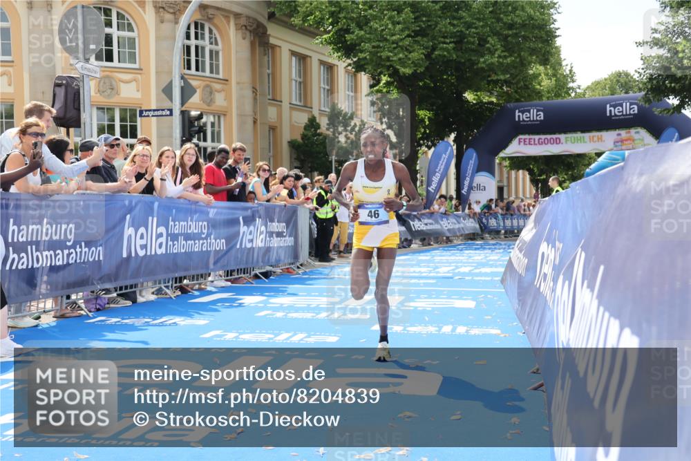 29.06.2025 - hella hamburg halbmarathon Strokosch-Dieckow http://msf.ph/oto/8204839 29.06.2025 10:11:09 Ziel 46 meine-sportfotos.de