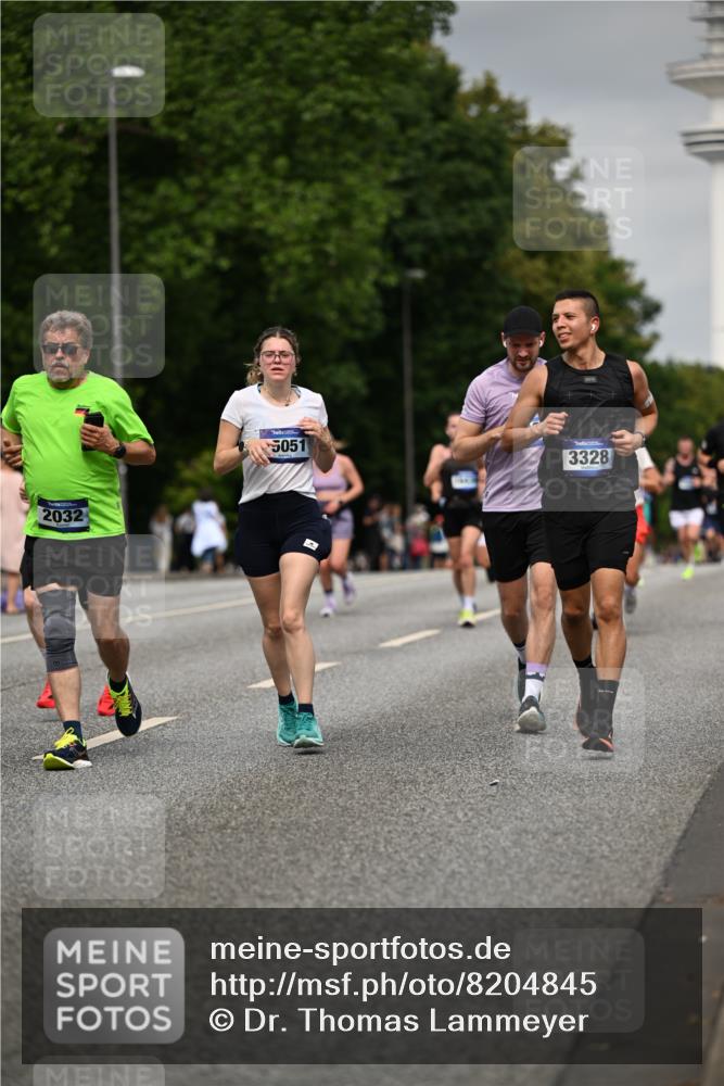 29.06.2025 - hella hamburg halbmarathon Dr. Thomas Lammeyer http://msf.ph/oto/8204845 29.06.2025 10:11:59 Kennedybrücke 1079, 1173, 1427, 1893, 2032, 2136, 3328, 3922, 3929, 4228, 5899, 6196, 7019, 7476, 7760, 9338 meine-sportfotos.de