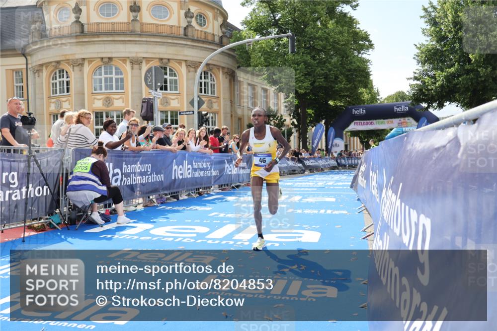 29.06.2025 - hella hamburg halbmarathon Strokosch-Dieckow http://msf.ph/oto/8204853 29.06.2025 10:11:09 Ziel 46 meine-sportfotos.de