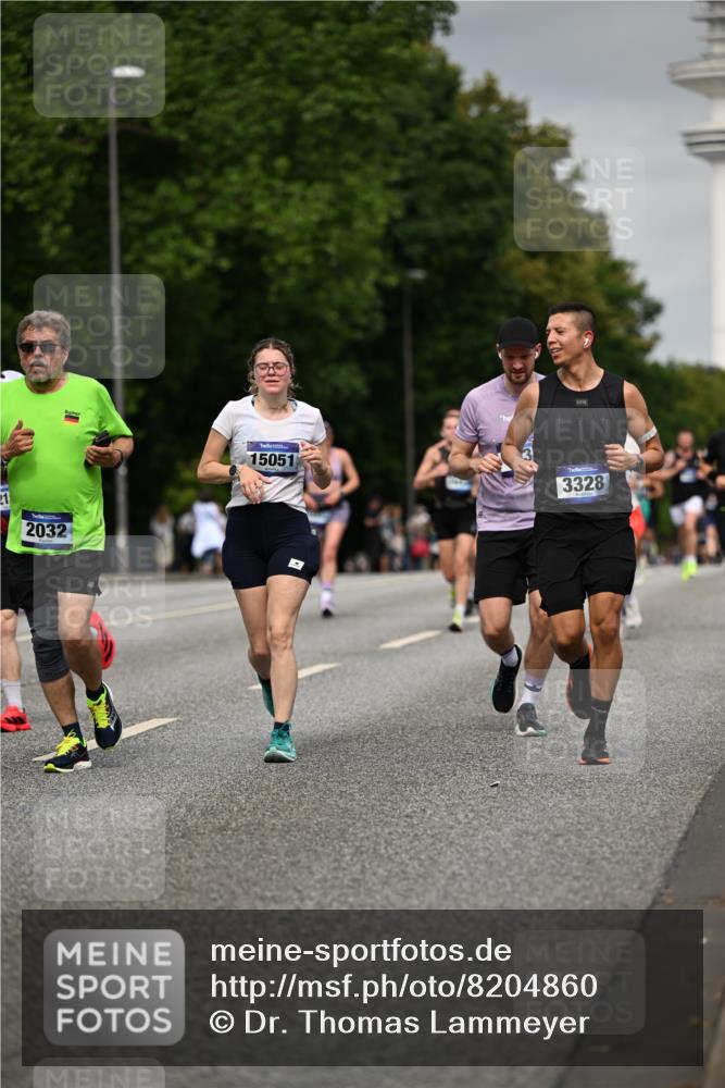 29.06.2025 - hella hamburg halbmarathon Dr. Thomas Lammeyer http://msf.ph/oto/8204860 29.06.2025 10:11:59 Kennedybrücke 1079, 1173, 1427, 1893, 2032, 2136, 3328, 3922, 3929, 4228, 5899, 6196, 7019, 7476, 7760, 9338 meine-sportfotos.de