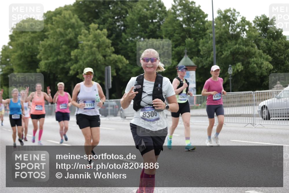 29.06.2025 - hella hamburg halbmarathon Jannik Wohlers http://msf.ph/oto/8204886 29.06.2025 10:25:53 Lombardsbrücke 1300, 3617, 4267, 4268, 4315, 6159, 7929, 8276, 8306, 8357, 8674, 8942, 11107, 12826, 12827, 14063, 14356, 14726, 17712 meine-sportfotos.de