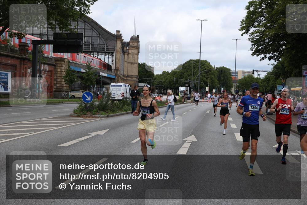 29.06.2025 - hella hamburg halbmarathon Yannick Fuchs http://msf.ph/oto/8204905 29.06.2025 10:32:12 20KM 1290, 1505, 2196, 2404, 3790, 5042, 5791, 5923, 6047, 6458, 9017, 9944, 10190, 10451, 10922, 11106, 11423, 12739, 12900, 13148, 13372, 15410, 16992, 17137, 18103, 18159, 18193, 18216, 18357, 18986 meine-sportfotos.de