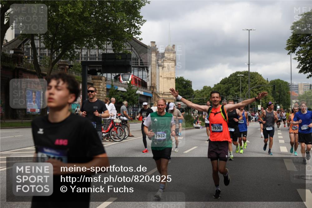 29.06.2025 - hella hamburg halbmarathon Yannick Fuchs http://msf.ph/oto/8204925 29.06.2025 10:44:51 20KM 1461, 1466, 1750, 1817, 2207, 2880, 3654, 4077, 4346, 4816, 5018, 5115, 6027, 6662, 6712, 6795, 7052, 7134, 7397, 7583, 7930, 7932, 8117, 8205, 8572, 8704, 8819, 9057, 11214, 11356, 12016, 12949, 13008, 13687, 13701, 13808, 13875, 14034, 14125, 14626, 15362, 15395, 15720, 16285, 16291, 17129, 17179, 17221, 17384, 18006, 18182, 18394, 18413, 18489 meine-sportfotos.de