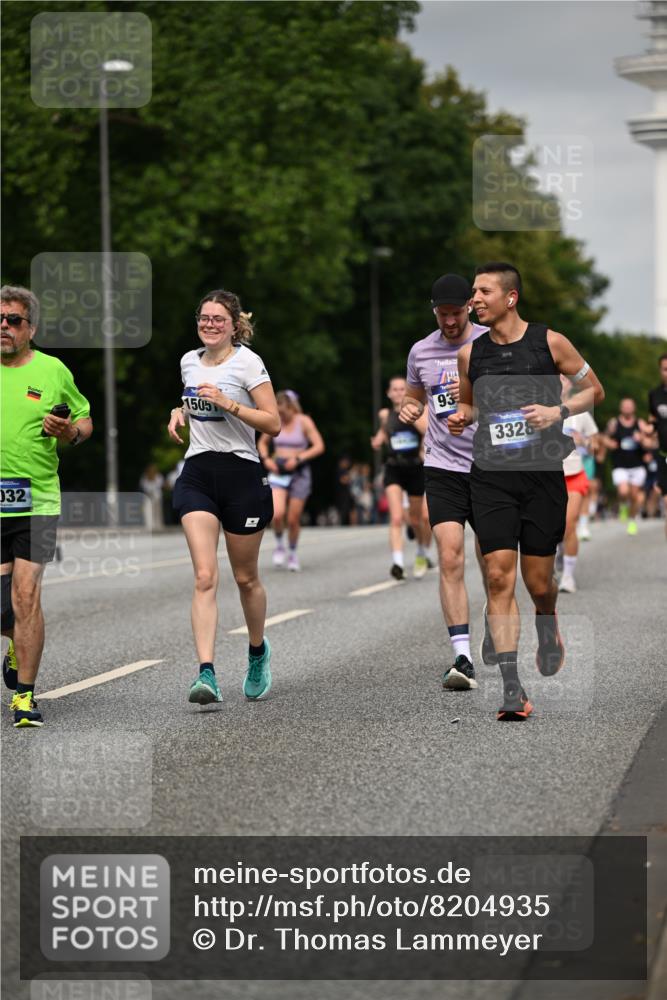 29.06.2025 - hella hamburg halbmarathon Dr. Thomas Lammeyer http://msf.ph/oto/8204935 29.06.2025 10:12:00 Kennedybrücke 1079, 1173, 1427, 1893, 2032, 2136, 3328, 3922, 3929, 4228, 5899, 6100, 6196, 7019, 7476, 7760, 9338 meine-sportfotos.de