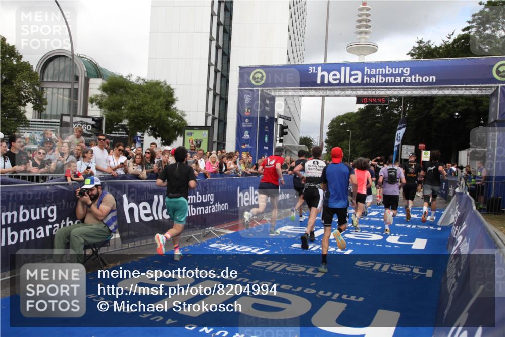 29.06.2025 - hella hamburg halbmarathon Michael Strokosch http://msf.ph/oto/8204994 29.06.2025 10:44:43 Ziel 1468, 1782, 2365, 2402, 4991, 5476, 6490, 6495, 7710, 10669, 12711, 14351, 14798, 14816, 15185, 15233, 16224, 18107, 18437, 18464, 18539, 18560, 18868, 19206 meine-sportfotos.de
