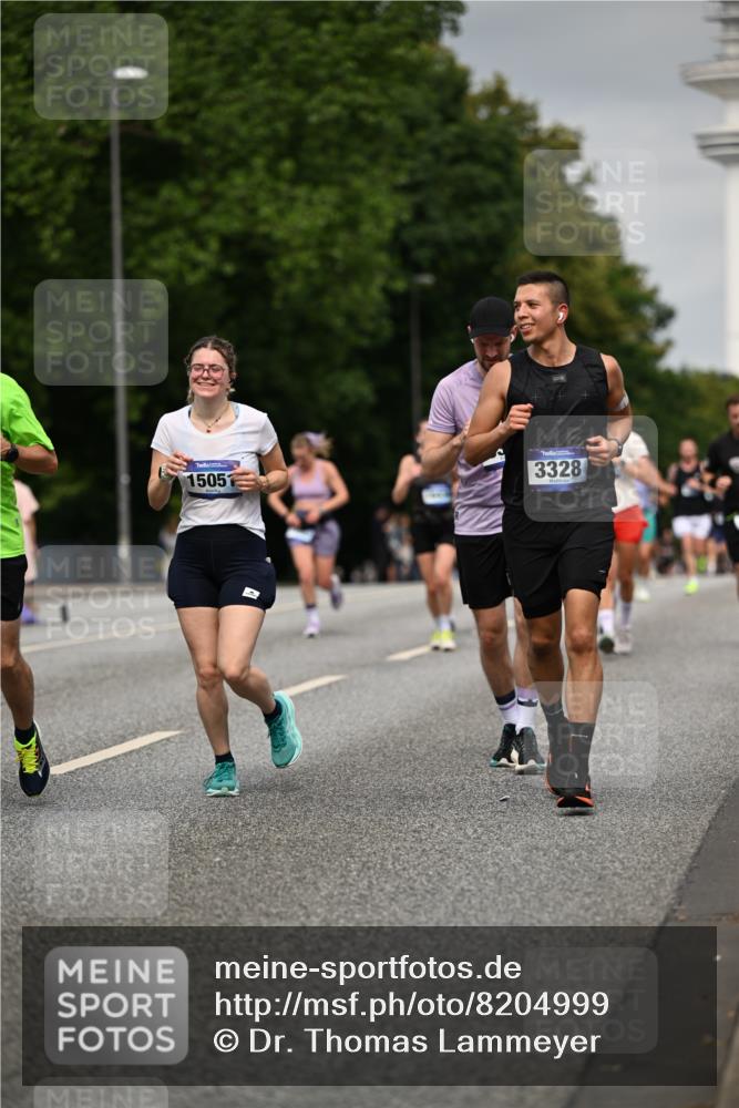 29.06.2025 - hella hamburg halbmarathon Dr. Thomas Lammeyer http://msf.ph/oto/8204999 29.06.2025 10:12:00 Kennedybrücke 1079, 1173, 1427, 1893, 2032, 2136, 3328, 3922, 3929, 4228, 5899, 6100, 6196, 7019, 7476, 7760, 9338 meine-sportfotos.de