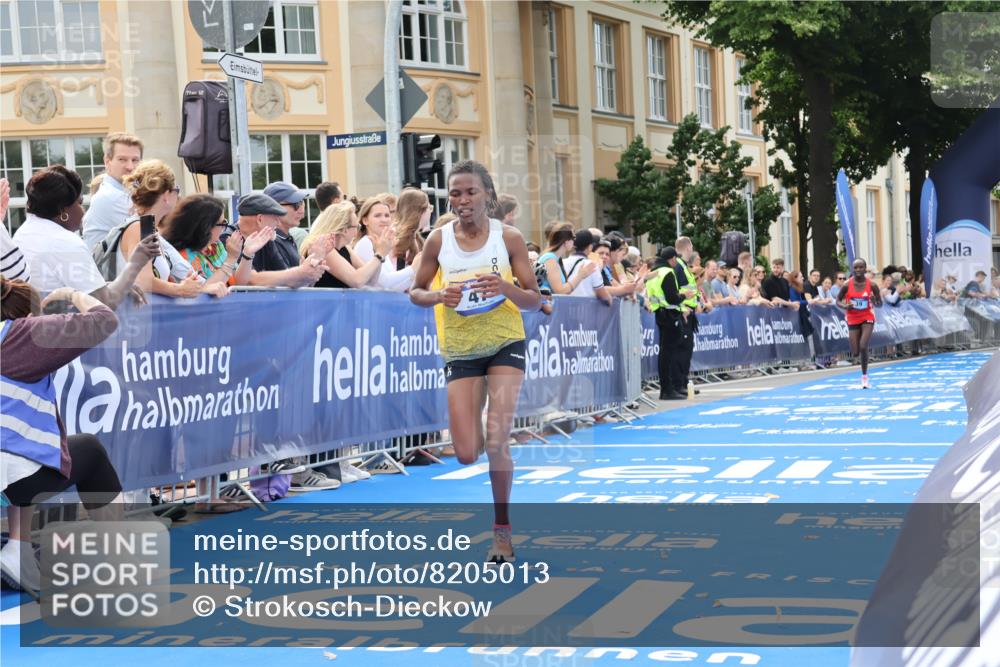 29.06.2025 - hella hamburg halbmarathon Strokosch-Dieckow http://msf.ph/oto/8205013 29.06.2025 10:12:20 Ziel 39, 47 meine-sportfotos.de