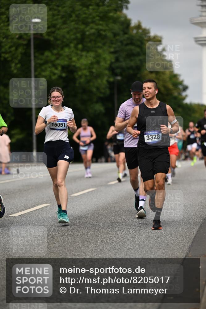29.06.2025 - hella hamburg halbmarathon Dr. Thomas Lammeyer http://msf.ph/oto/8205017 29.06.2025 10:12:00 Kennedybrücke 1079, 1173, 1427, 1893, 2032, 2136, 3328, 3922, 3929, 4228, 5899, 6100, 6196, 7019, 7476, 7760, 9338 meine-sportfotos.de