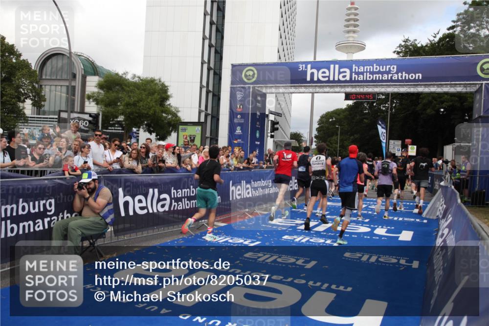 29.06.2025 - hella hamburg halbmarathon Michael Strokosch http://msf.ph/oto/8205037 29.06.2025 10:44:44 Ziel 1782, 2365, 2402, 4991, 5476, 6490, 6495, 10669, 12711, 14351, 14798, 14816, 15185, 15233, 16224, 17251, 18107, 18437, 18464, 18539, 18560, 18868, 19206 meine-sportfotos.de