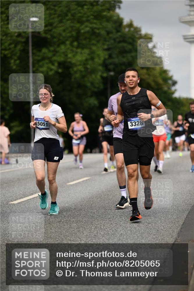 29.06.2025 - hella hamburg halbmarathon Dr. Thomas Lammeyer http://msf.ph/oto/8205065 29.06.2025 10:12:00 Kennedybrücke 1079, 1173, 1427, 1893, 2032, 2136, 3328, 3922, 3929, 4228, 5899, 6100, 6196, 7019, 7476, 7760, 9338 meine-sportfotos.de