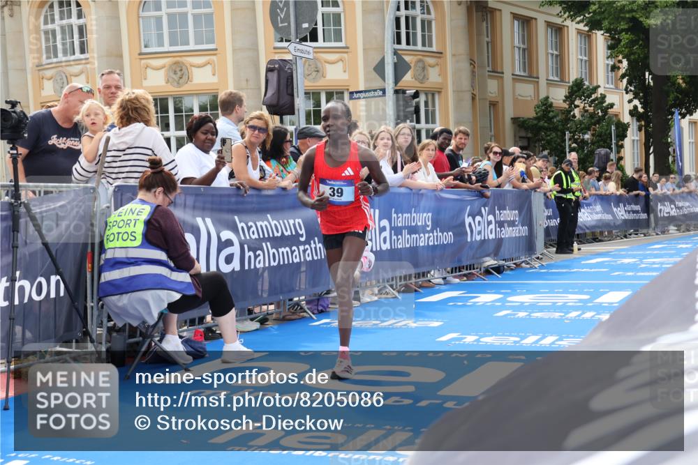 29.06.2025 - hella hamburg halbmarathon Strokosch-Dieckow http://msf.ph/oto/8205086 29.06.2025 10:12:23 Ziel 39, 47 meine-sportfotos.de