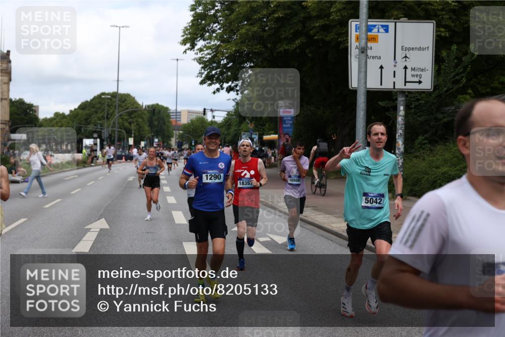 29.06.2025 - hella hamburg halbmarathon Yannick Fuchs http://msf.ph/oto/8205133 29.06.2025 10:32:12 20KM 1290, 1505, 2196, 2404, 3790, 5042, 5791, 5923, 6047, 6458, 9017, 9944, 10190, 10451, 10922, 11106, 11423, 12739, 12900, 13148, 13372, 15410, 16992, 17137, 18103, 18159, 18193, 18216, 18357, 18986 meine-sportfotos.de
