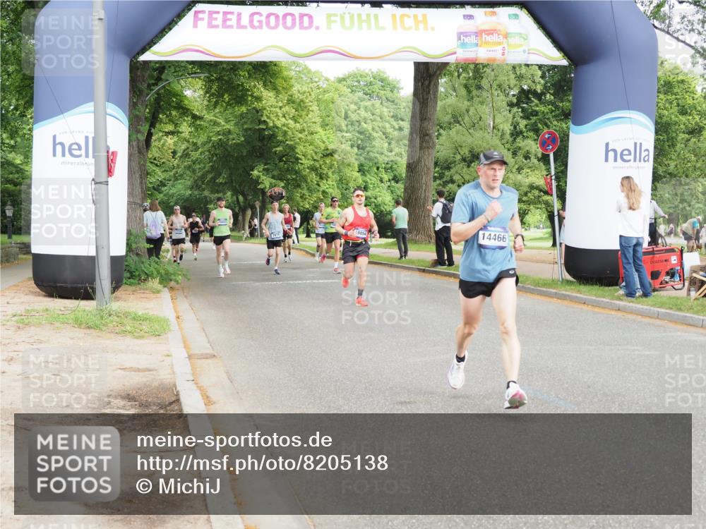29.06.2025 - hella hamburg halbmarathon MichiJ http://msf.ph/oto/8205138 29.06.2025 10:22:20 Zwischen KM18-KM19 12595, 14466, 14784, 18854 meine-sportfotos.de