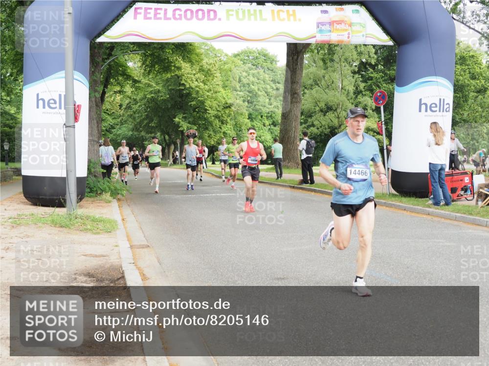 29.06.2025 - hella hamburg halbmarathon MichiJ http://msf.ph/oto/8205146 29.06.2025 10:22:20 Zwischen KM18-KM19 12595, 14466, 14784, 18854 meine-sportfotos.de