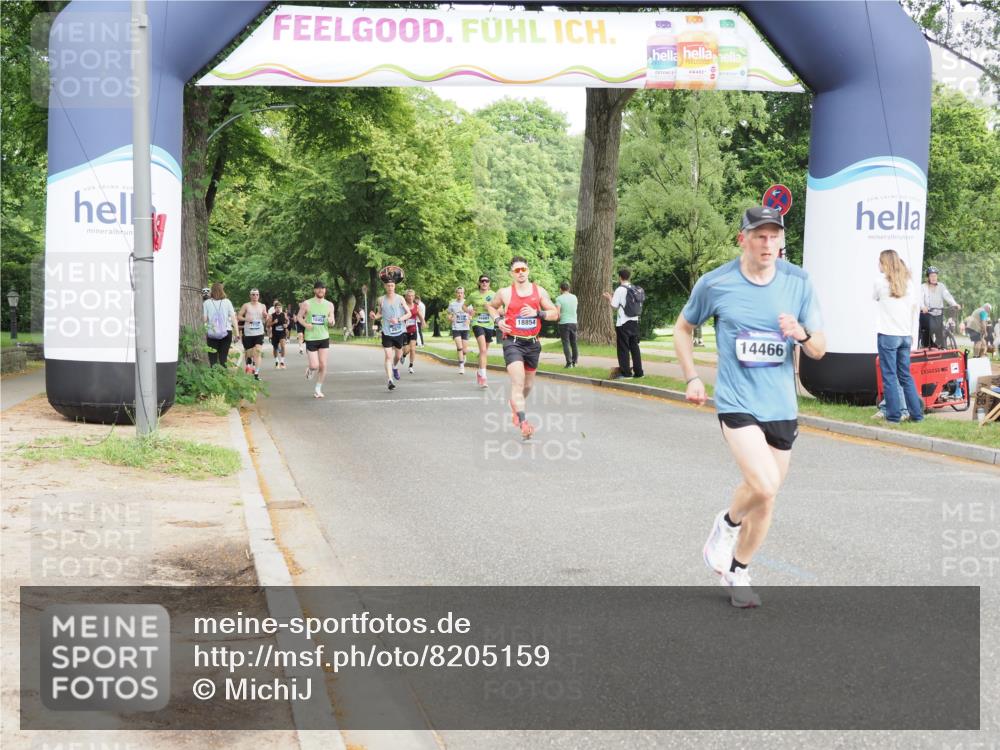 29.06.2025 - hella hamburg halbmarathon MichiJ http://msf.ph/oto/8205159 29.06.2025 10:22:20 Zwischen KM18-KM19 12595, 14466, 14784, 18854 meine-sportfotos.de