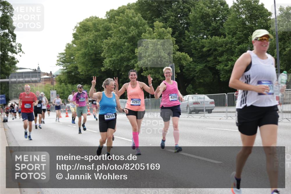 29.06.2025 - hella hamburg halbmarathon Jannik Wohlers http://msf.ph/oto/8205169 29.06.2025 10:25:55 Lombardsbrücke 1300, 3617, 4267, 4268, 4315, 4844, 6159, 6905, 7929, 8306, 8357, 8674, 8942, 11107, 12826, 12827, 13264, 14063, 14726, 14930, 17712 meine-sportfotos.de