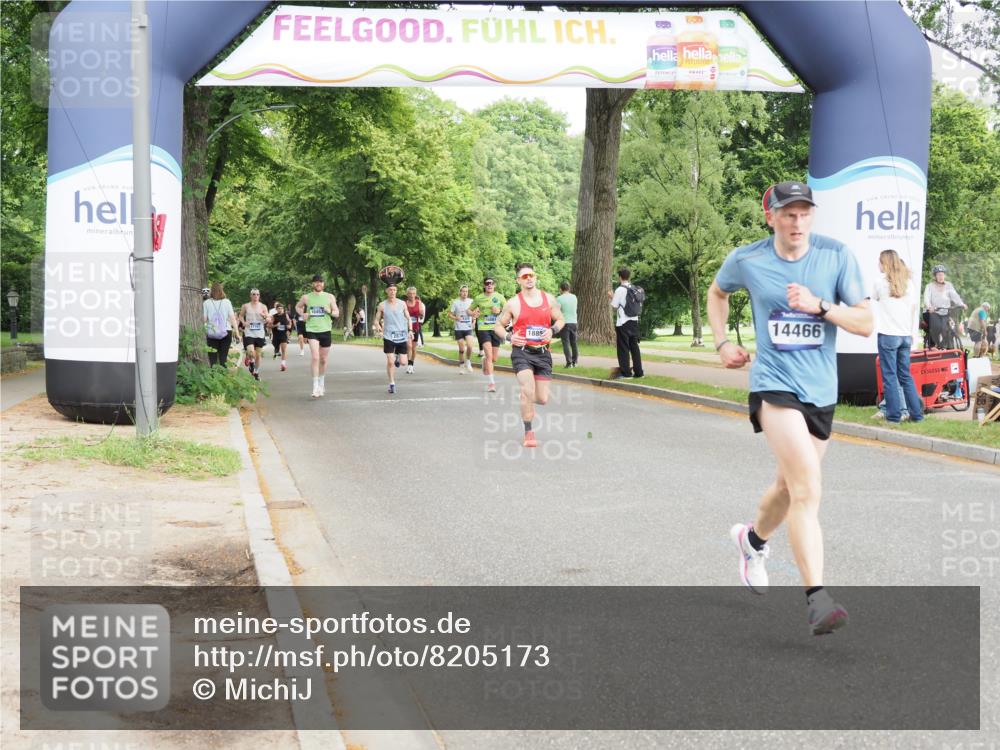 29.06.2025 - hella hamburg halbmarathon MichiJ http://msf.ph/oto/8205173 29.06.2025 10:22:20 Zwischen KM18-KM19 12595, 14466, 14784, 18854 meine-sportfotos.de