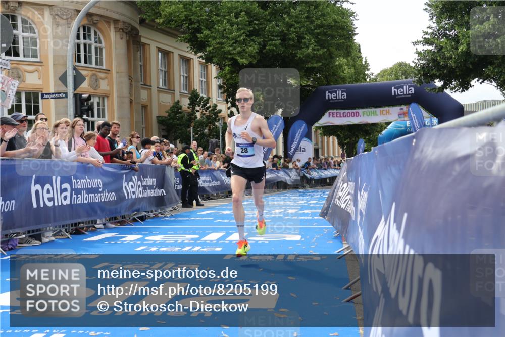 29.06.2025 - hella hamburg halbmarathon Strokosch-Dieckow http://msf.ph/oto/8205199 29.06.2025 10:12:41 Ziel 28 meine-sportfotos.de