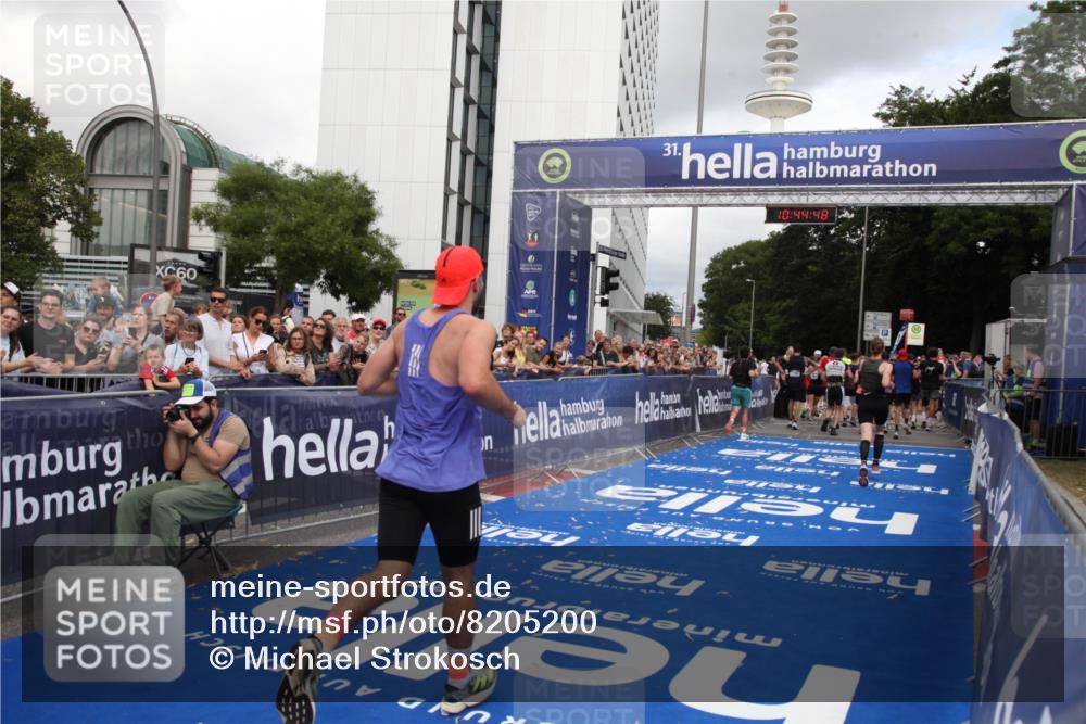 29.06.2025 - hella hamburg halbmarathon Michael Strokosch http://msf.ph/oto/8205200 29.06.2025 10:44:47 Ziel 1782, 1941, 2970, 3785, 4270, 4991, 6490, 10669, 15185, 15233, 17251, 18107, 18437, 18464, 18868, 19206 meine-sportfotos.de