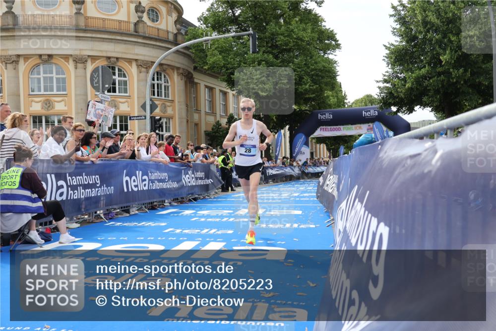 29.06.2025 - hella hamburg halbmarathon Strokosch-Dieckow http://msf.ph/oto/8205223 29.06.2025 10:12:41 Ziel 28 meine-sportfotos.de