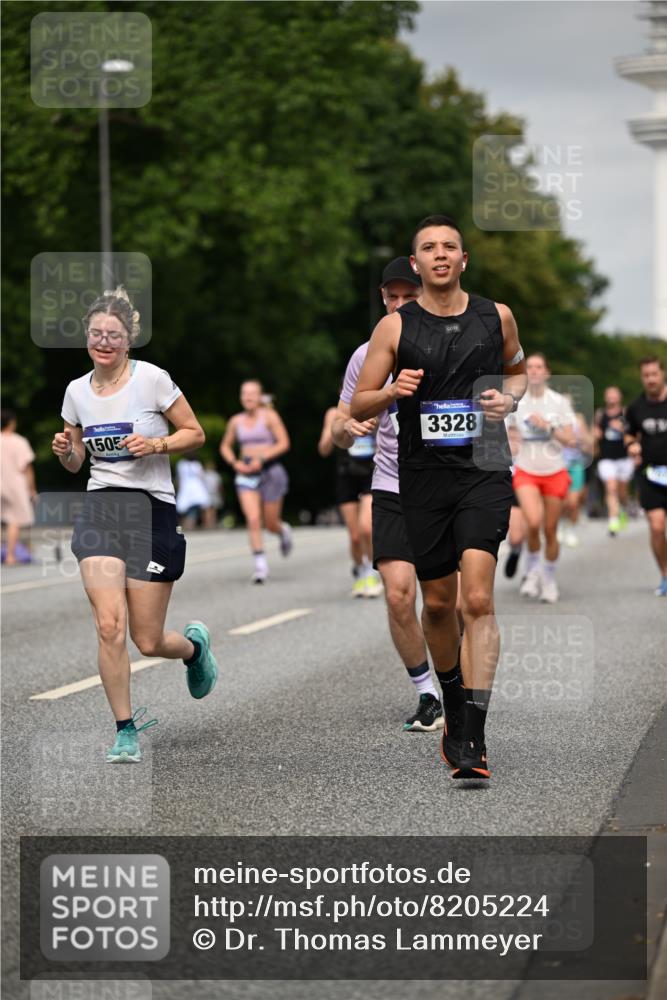29.06.2025 - hella hamburg halbmarathon Dr. Thomas Lammeyer http://msf.ph/oto/8205224 29.06.2025 10:12:01 Kennedybrücke 1079, 1173, 1427, 1893, 2032, 2136, 3328, 3922, 3929, 4228, 5899, 6100, 6196, 7019, 7476, 7760, 9338 meine-sportfotos.de