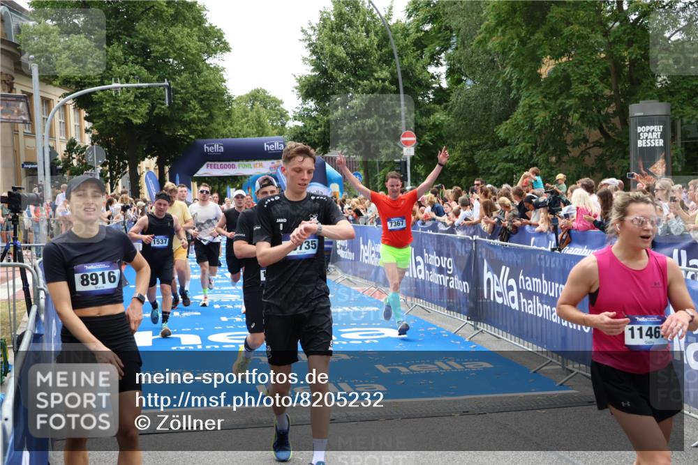 29.06.2025 - hella hamburg halbmarathon Zöllner http://msf.ph/oto/8205232 29.06.2025 10:48:28 Ziel 1537, 3747, 5129, 5362, 5528, 6081, 6923, 7367, 8216, 9262, 11451, 12549, 12840, 13962, 14990, 17745, 17855, 17982, 18790, 18923 meine-sportfotos.de