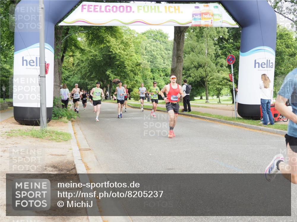 29.06.2025 - hella hamburg halbmarathon MichiJ http://msf.ph/oto/8205237 29.06.2025 10:22:20 Zwischen KM18-KM19 12595, 14466, 14784, 18854 meine-sportfotos.de