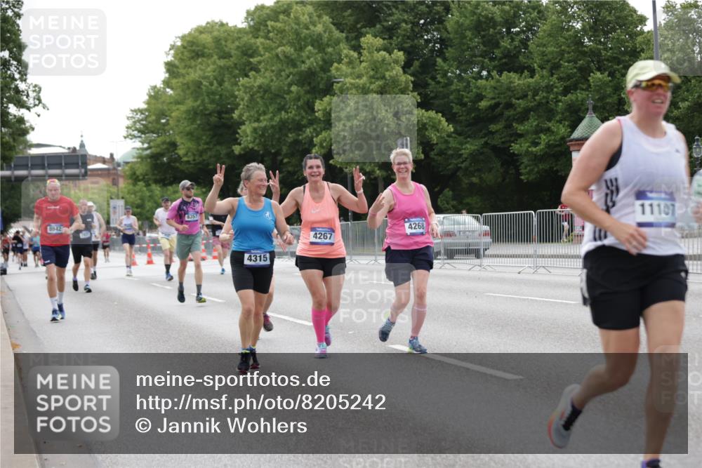 29.06.2025 - hella hamburg halbmarathon Jannik Wohlers http://msf.ph/oto/8205242 29.06.2025 10:25:55 Lombardsbrücke 1300, 3617, 4267, 4268, 4315, 4844, 6159, 6905, 7929, 8306, 8357, 8674, 8942, 11107, 12826, 12827, 13264, 14063, 14726, 14930, 17712 meine-sportfotos.de