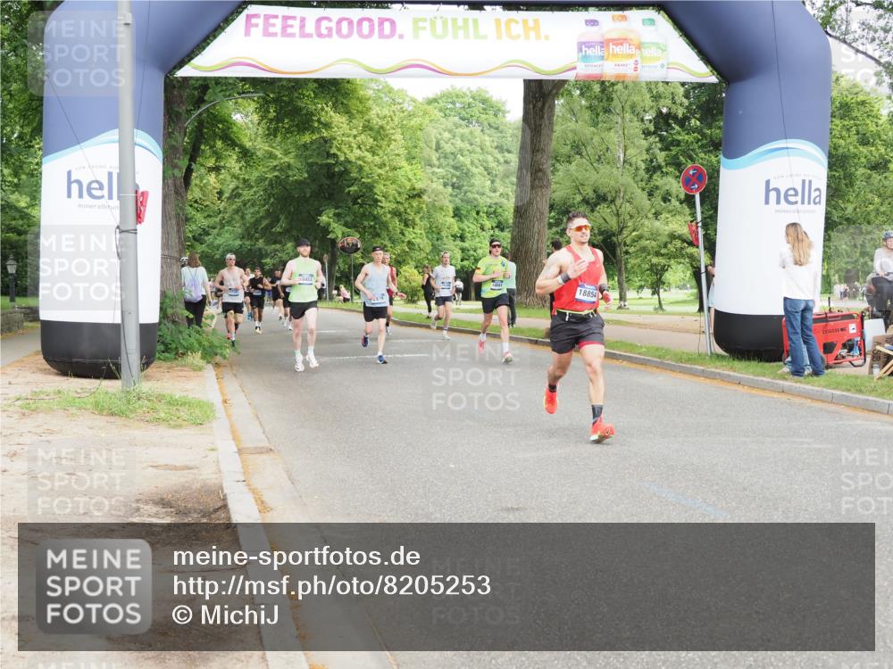 29.06.2025 - hella hamburg halbmarathon MichiJ http://msf.ph/oto/8205253 29.06.2025 10:22:21 Zwischen KM18-KM19 12595, 14466, 14784, 18854 meine-sportfotos.de