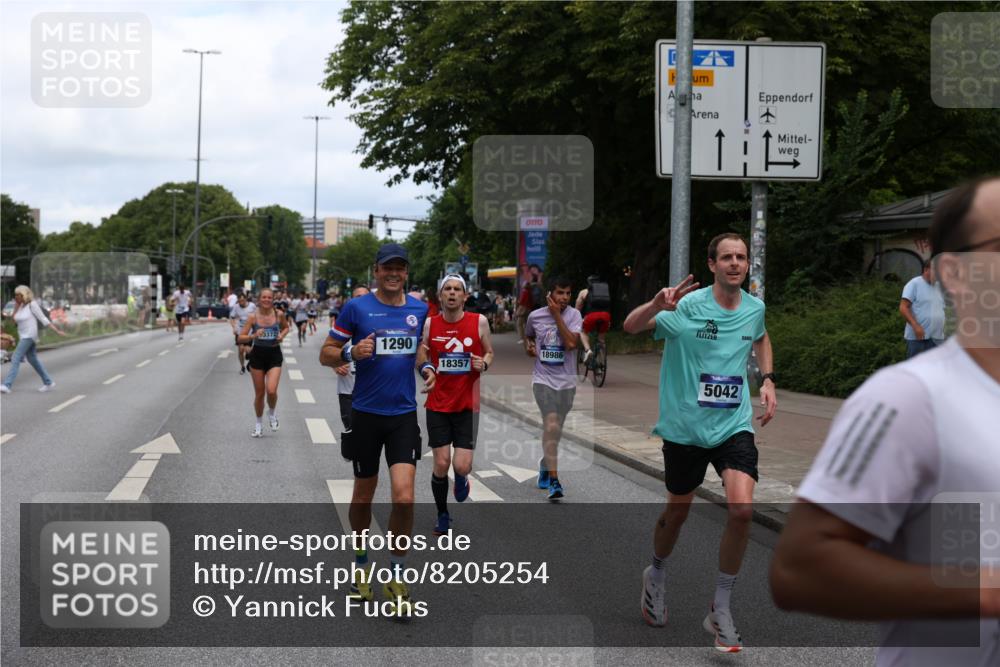 29.06.2025 - hella hamburg halbmarathon Yannick Fuchs http://msf.ph/oto/8205254 29.06.2025 10:32:12 20KM 1290, 1505, 2196, 2404, 3790, 5042, 5791, 5923, 6047, 6458, 9017, 9944, 10190, 10451, 10922, 11106, 11423, 12739, 12900, 13148, 13372, 15410, 16992, 17137, 18103, 18159, 18193, 18216, 18357, 18986 meine-sportfotos.de