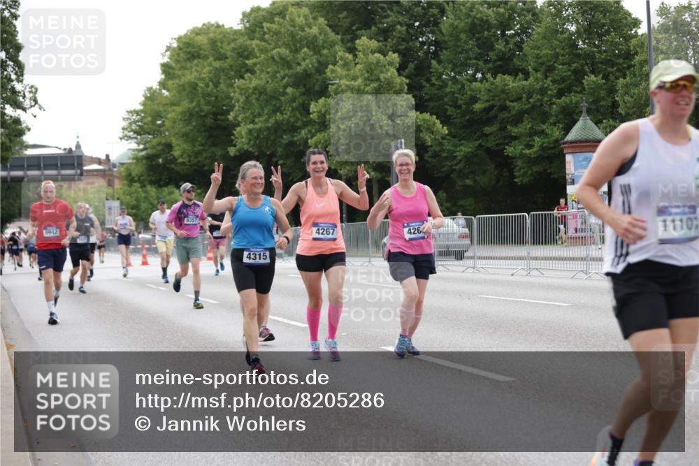 29.06.2025 - hella hamburg halbmarathon Jannik Wohlers http://msf.ph/oto/8205286 29.06.2025 10:25:55 Lombardsbrücke 1300, 3617, 4267, 4268, 4315, 4844, 6159, 6905, 7929, 8306, 8357, 8674, 8942, 11107, 12826, 12827, 13264, 14063, 14726, 14930, 17712 meine-sportfotos.de