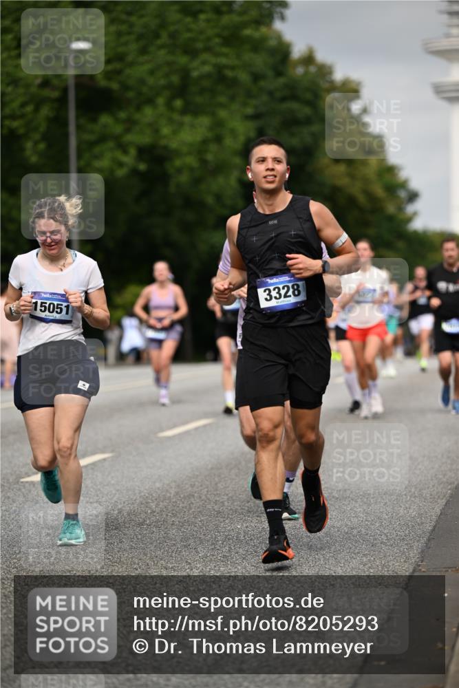 29.06.2025 - hella hamburg halbmarathon Dr. Thomas Lammeyer http://msf.ph/oto/8205293 29.06.2025 10:12:01 Kennedybrücke 1079, 1173, 1427, 1893, 2032, 2136, 3328, 3922, 3929, 4228, 5899, 6100, 6196, 7019, 7476, 7760, 9338 meine-sportfotos.de