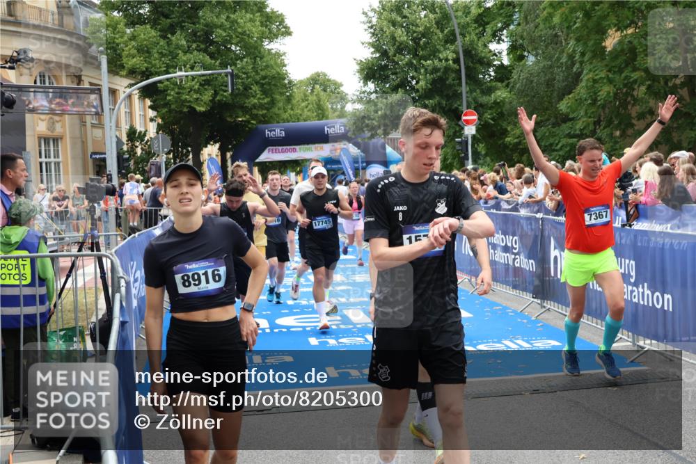 29.06.2025 - hella hamburg halbmarathon Zöllner http://msf.ph/oto/8205300 29.06.2025 10:48:29 Ziel 1537, 3747, 5129, 5362, 5528, 6081, 6923, 7367, 8216, 9262, 11451, 12149, 12549, 12690, 12840, 13962, 14033, 14990, 17395, 17745, 17855, 17982, 18790, 18923 meine-sportfotos.de