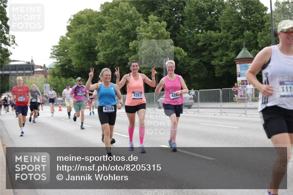 29.06.2025 - hella hamburg halbmarathon Jannik Wohlers http://msf.ph/oto/8205315 29.06.2025 10:25:55 Lombardsbrücke 1300, 3617, 4267, 4268, 4315, 4844, 6159, 6905, 7929, 8306, 8357, 8674, 8942, 11107, 12826, 12827, 13264, 14063, 14726, 14930, 17712 meine-sportfotos.de