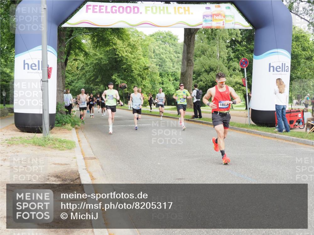 29.06.2025 - hella hamburg halbmarathon MichiJ http://msf.ph/oto/8205317 29.06.2025 10:22:21 Zwischen KM18-KM19 12595, 14466, 14784, 18854 meine-sportfotos.de