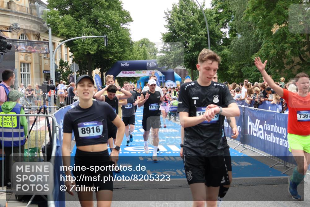 29.06.2025 - hella hamburg halbmarathon Zöllner http://msf.ph/oto/8205323 29.06.2025 10:48:29 Ziel 1537, 3747, 5129, 5362, 5528, 6081, 6923, 7367, 8216, 9262, 11451, 12149, 12549, 12690, 12840, 13962, 14033, 14990, 17395, 17745, 17855, 17982, 18790, 18923 meine-sportfotos.de