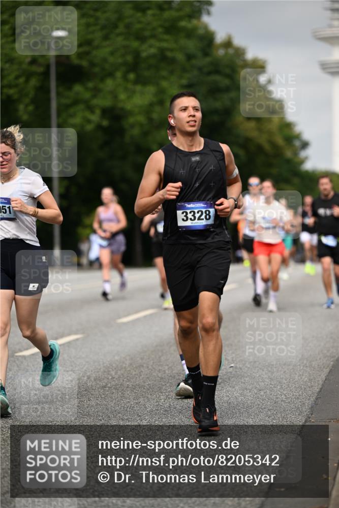 29.06.2025 - hella hamburg halbmarathon Dr. Thomas Lammeyer http://msf.ph/oto/8205342 29.06.2025 10:12:01 Kennedybrücke 1079, 1173, 1427, 1893, 2032, 2136, 3328, 3922, 3929, 4228, 5899, 6100, 6196, 7019, 7476, 7760, 9338 meine-sportfotos.de