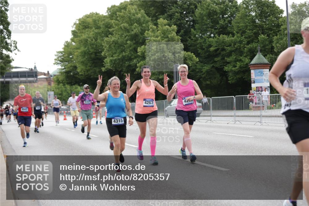 29.06.2025 - hella hamburg halbmarathon Jannik Wohlers http://msf.ph/oto/8205357 29.06.2025 10:25:55 Lombardsbrücke 1300, 3617, 4267, 4268, 4315, 4844, 6159, 6905, 7929, 8306, 8357, 8674, 8942, 11107, 12826, 12827, 13264, 14063, 14726, 14930, 17712 meine-sportfotos.de