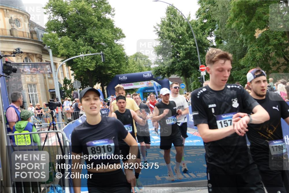 29.06.2025 - hella hamburg halbmarathon Zöllner http://msf.ph/oto/8205375 29.06.2025 10:48:30 Ziel 1537, 3747, 5129, 5362, 5528, 6081, 6923, 8216, 9262, 10860, 11451, 12149, 12549, 12690, 12840, 13962, 14033, 14990, 15808, 17395, 17745, 17855, 18251, 18790, 18923 meine-sportfotos.de