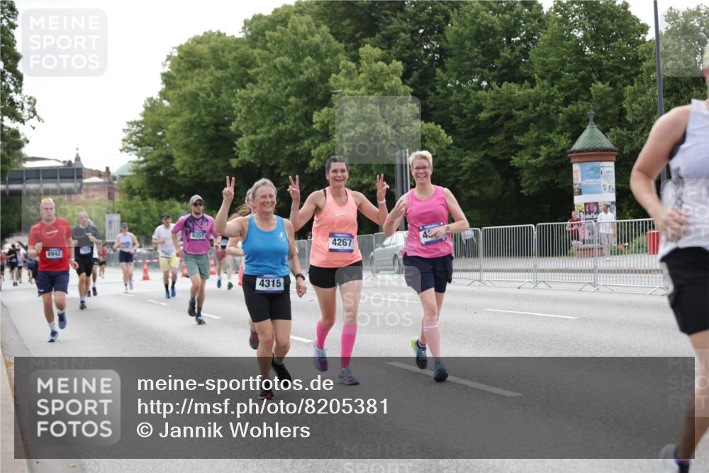 29.06.2025 - hella hamburg halbmarathon Jannik Wohlers http://msf.ph/oto/8205381 29.06.2025 10:25:55 Lombardsbrücke 1300, 3617, 4267, 4268, 4315, 4844, 6159, 6905, 7929, 8306, 8357, 8674, 8942, 11107, 12826, 12827, 13264, 14063, 14726, 14930, 17712 meine-sportfotos.de
