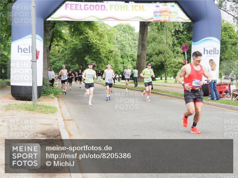29.06.2025 - hella hamburg halbmarathon MichiJ http://msf.ph/oto/8205386 29.06.2025 10:22:22 Zwischen KM18-KM19 12595, 14466, 14784, 16881, 18854 meine-sportfotos.de