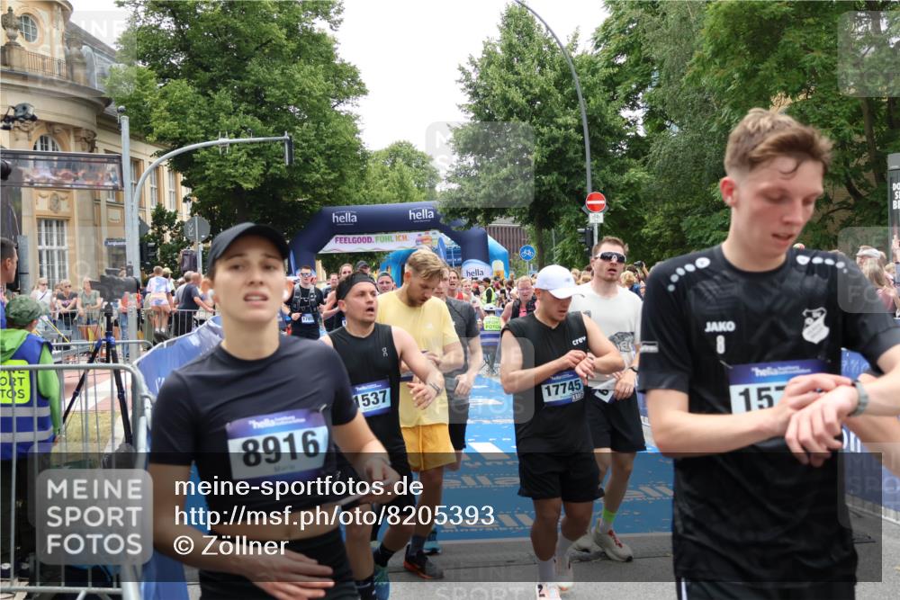 29.06.2025 - hella hamburg halbmarathon Zöllner http://msf.ph/oto/8205393 29.06.2025 10:48:30 Ziel 1537, 3747, 5129, 5362, 5528, 6081, 6923, 8216, 9262, 10860, 11451, 12149, 12549, 12690, 12840, 13962, 14033, 14990, 15808, 17395, 17745, 17855, 18251, 18790, 18923 meine-sportfotos.de