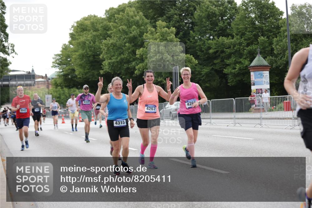 29.06.2025 - hella hamburg halbmarathon Jannik Wohlers http://msf.ph/oto/8205411 29.06.2025 10:25:55 Lombardsbrücke 1300, 3617, 4267, 4268, 4315, 4844, 6159, 6905, 7929, 8306, 8357, 8674, 8942, 11107, 12826, 12827, 13264, 14063, 14726, 14930, 17712 meine-sportfotos.de