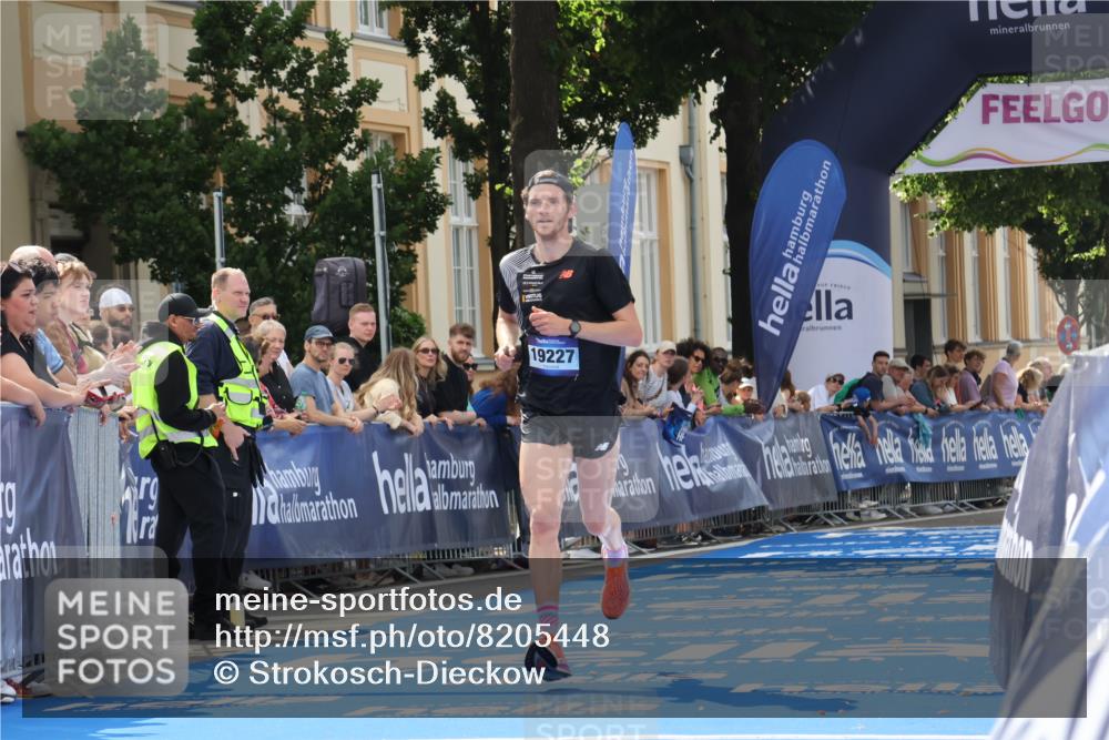 29.06.2025 - hella hamburg halbmarathon Strokosch-Dieckow http://msf.ph/oto/8205448 29.06.2025 10:14:28 Ziel 19227 meine-sportfotos.de
