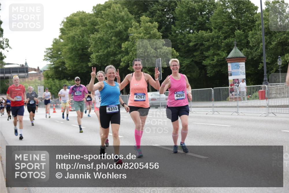 29.06.2025 - hella hamburg halbmarathon Jannik Wohlers http://msf.ph/oto/8205456 29.06.2025 10:25:55 Lombardsbrücke 1300, 3617, 4267, 4268, 4315, 4844, 6159, 6905, 7929, 8306, 8357, 8674, 8942, 11107, 12826, 12827, 13264, 14063, 14726, 14930, 17712 meine-sportfotos.de