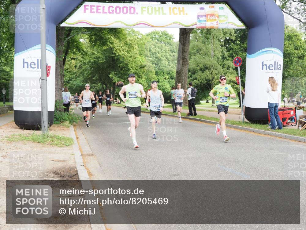 29.06.2025 - hella hamburg halbmarathon MichiJ http://msf.ph/oto/8205469 29.06.2025 10:22:23 Zwischen KM18-KM19 2879, 10453, 12595, 14466, 16881, 17151, 18854 meine-sportfotos.de