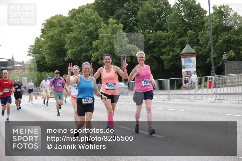 29.06.2025 - hella hamburg halbmarathon Jannik Wohlers http://msf.ph/oto/8205500 29.06.2025 10:25:55 Lombardsbrücke 1300, 3617, 4267, 4268, 4315, 4844, 6159, 6905, 7929, 8306, 8357, 8674, 8942, 11107, 12826, 12827, 13264, 14063, 14726, 14930, 17712 meine-sportfotos.de